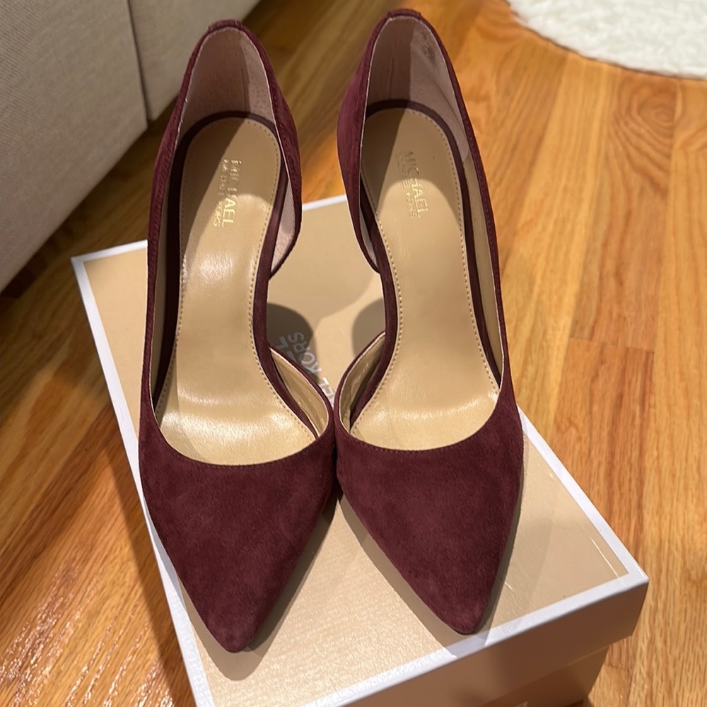 Michael Kors suede  pump